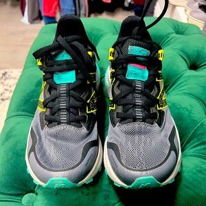 New Balance Women's Dynasoft Nitrel V4 Trail Running Shoe Black And Neon size 8